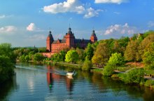 Schloss Johannisburg im Sommer. Foto: Kongress- und Touristikbetriebe der Stadt Aschaffenburg (Till Benzin)