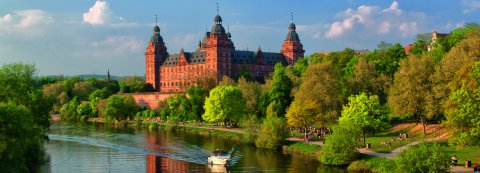Schloss Johannisburg im Sommer. Foto: Kongress- und Touristikbetriebe der Stadt Aschaffenburg (Till Benzin)