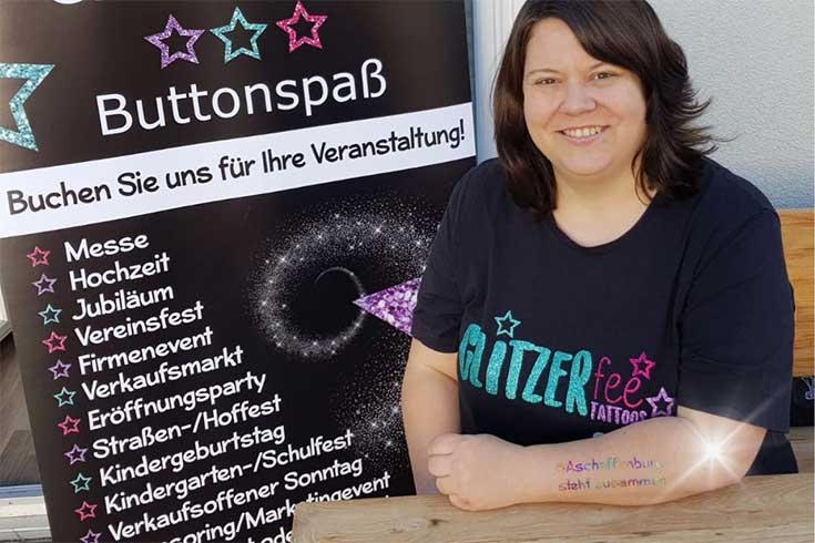 Glitzerfee-Tattoos