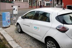  Am Heißen Stein hat die Stadt Aschaffenburg einen Carsharing-Parkplatz errichtet. Erstmals steht ein E-Auto zum Mieten zur Verfügung