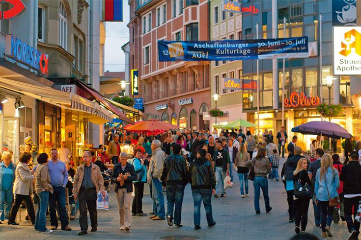 Sonderöffnungszeiten (Foto: Till Benzin)