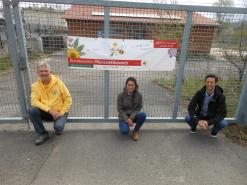  Die drei Ansprechpartner*innen des Aktionsbündnis „Aschaffenburg summt!“ Walther Peeters, Bienenzuchtverein Aschaffenburg-Damm, Hannah Diehl, Stadt Aschaffenburg, und Daniel Feldmann, Landesbund für Vogelschutz