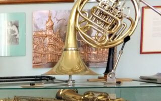 Musikinstrumente aus der bisherigen Ausstellung (2019, Foto: Charlotte Heß, Stadt- und Stiftsarchiv Aschaffenburg)