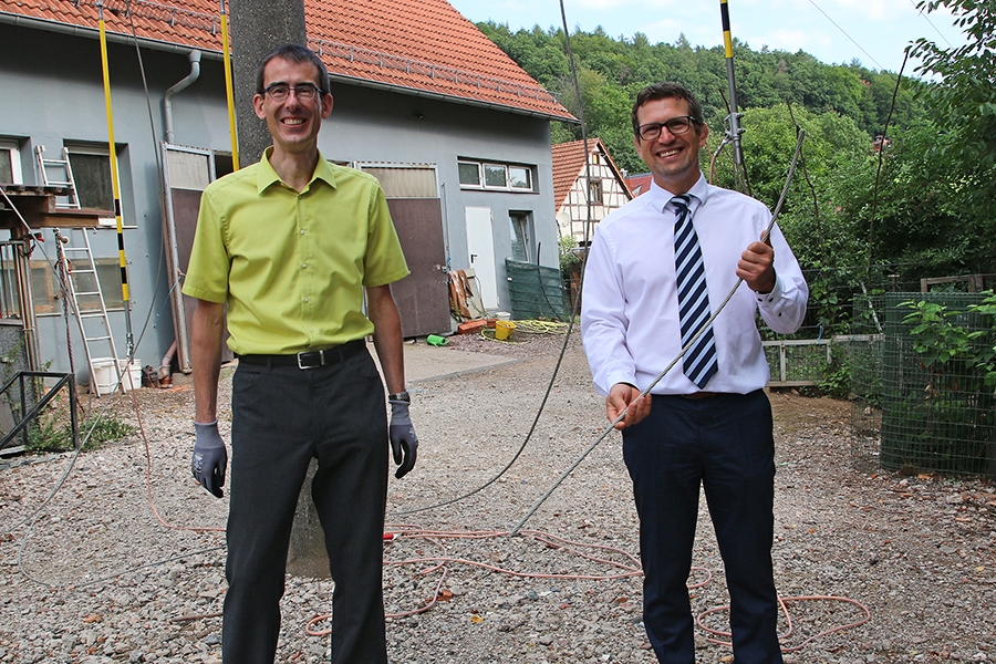 Roland Ebert und Felix Wissel freuen sich &uuml;ber die Aktion