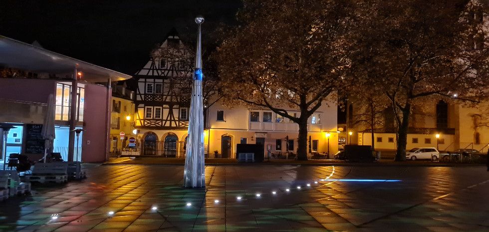 Sonnenuhr Theaterplatz (Foto: Waltraud Gulder)