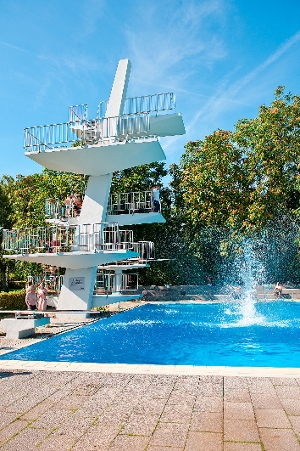 10 Meter Sprungturm Freibad