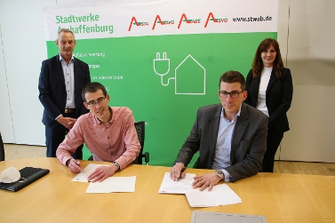 Vertragsunterzeichnung Kooperation Stadtbau.jpg