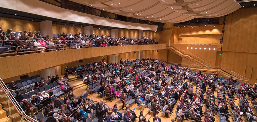 Stadthalle Aschaffenburg – Großer Saal (Foto: Till Benzin)