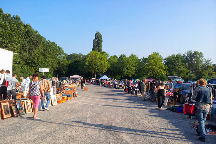 Flohmarkt auf dem Volksfestplatz (Foto: Anika Koppenstedt)