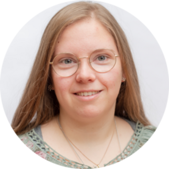 Viktoria Bachmann, Auszubildende