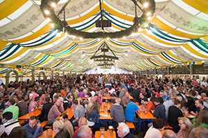 Festzelt Volksfest Aschaffenburg (Foto: Till Benzin)