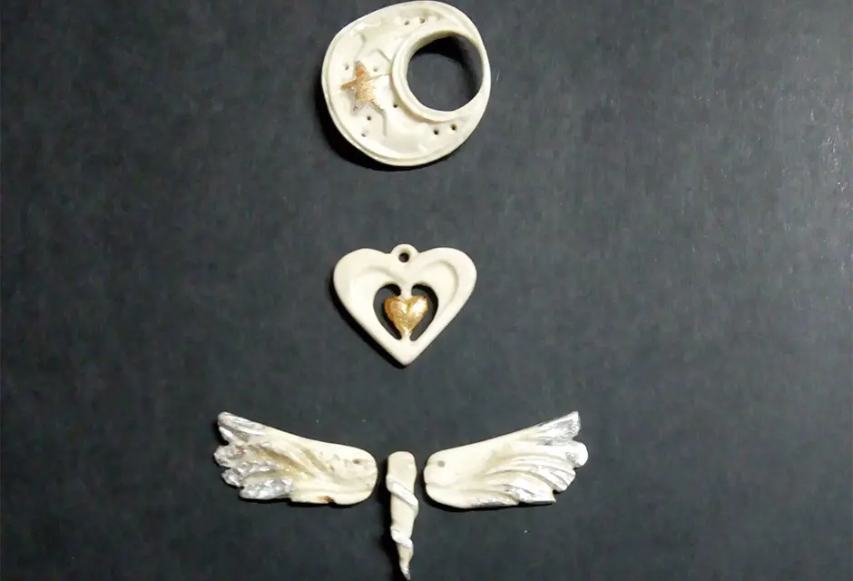 Amulette aus Bein Amulette aus Bein