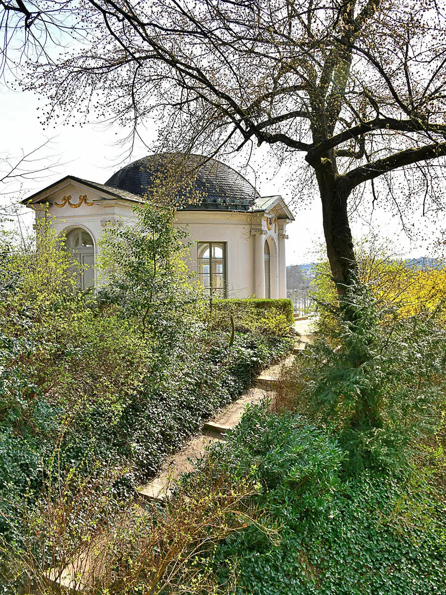 Roland Zeiger: Frühstückstempel im Schlossgarten Roland Zeiger: Frühstückstempel im Schlossgarten
