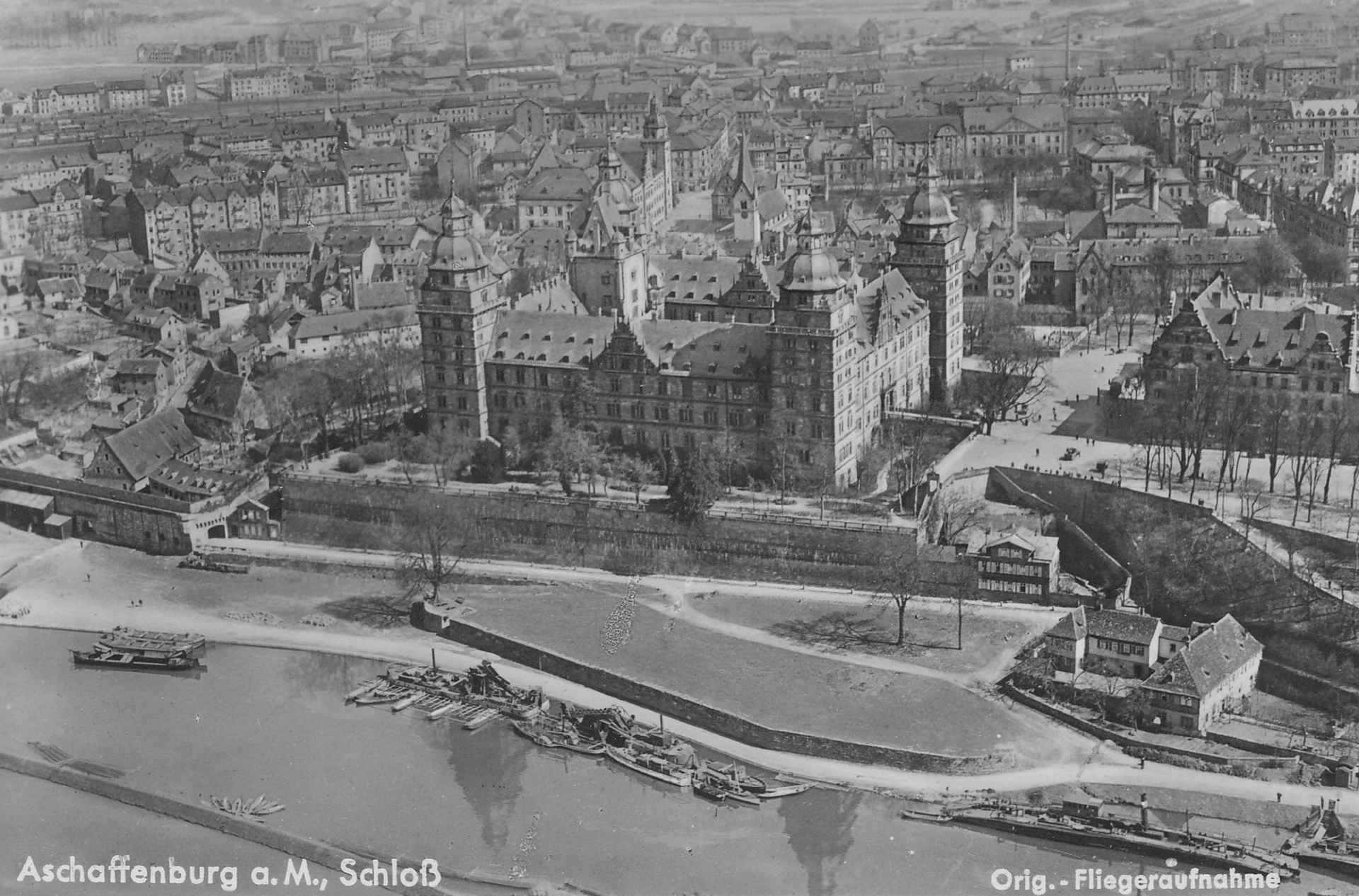 © Luftaufnahme, Ernst Asmus Leipzig. Stadt- und Stiftsarchiv Aschaffenburg, Ansichtskartensammlung