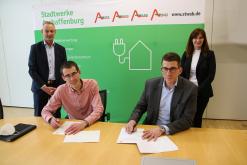  Vertragsunterzeichnung für die Kooperation zwischen der Aschaffenburger Versorgungs-GmbH und der Stadtbau Aschaffenburg GmbH