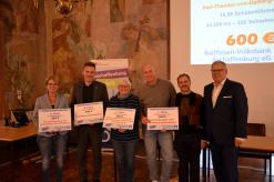Foto mit den Preisträgern der Schulpreise