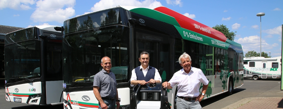 v.l.: Wolfgang Kuhn Betriebsleiter Verkehrsbetriebe, Klaus Herzog Stadtrat (Oberb&uuml;rgermeister Aschaffenburg a.D.), Dieter Gerlach Werkleiter Stadtwerke Aschaffenburg