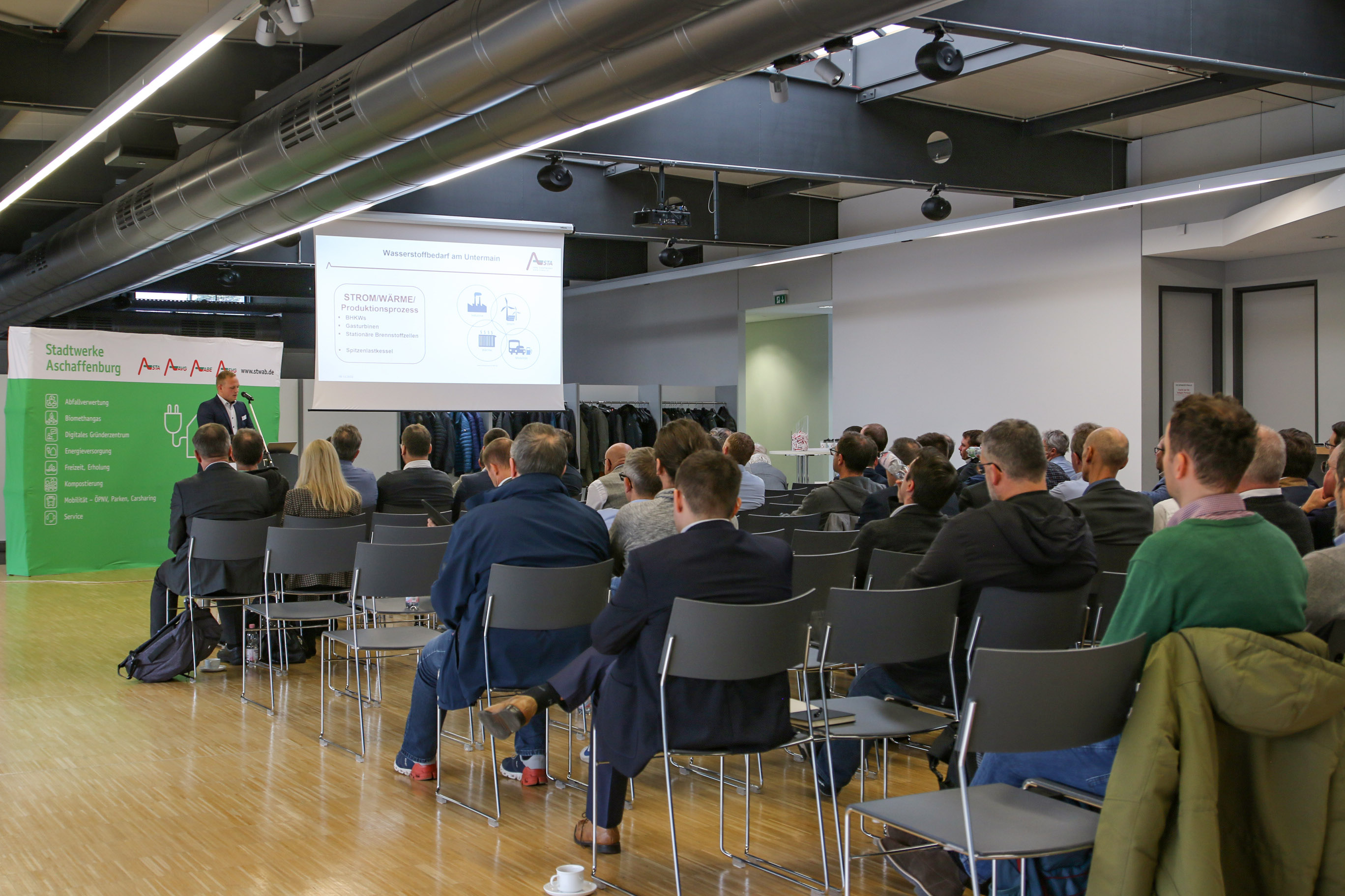 &Uuml;ber 70 geladene Teilnehmer aus Industrie und Politik arbeiteten aktiv im H2-Workshop mit.