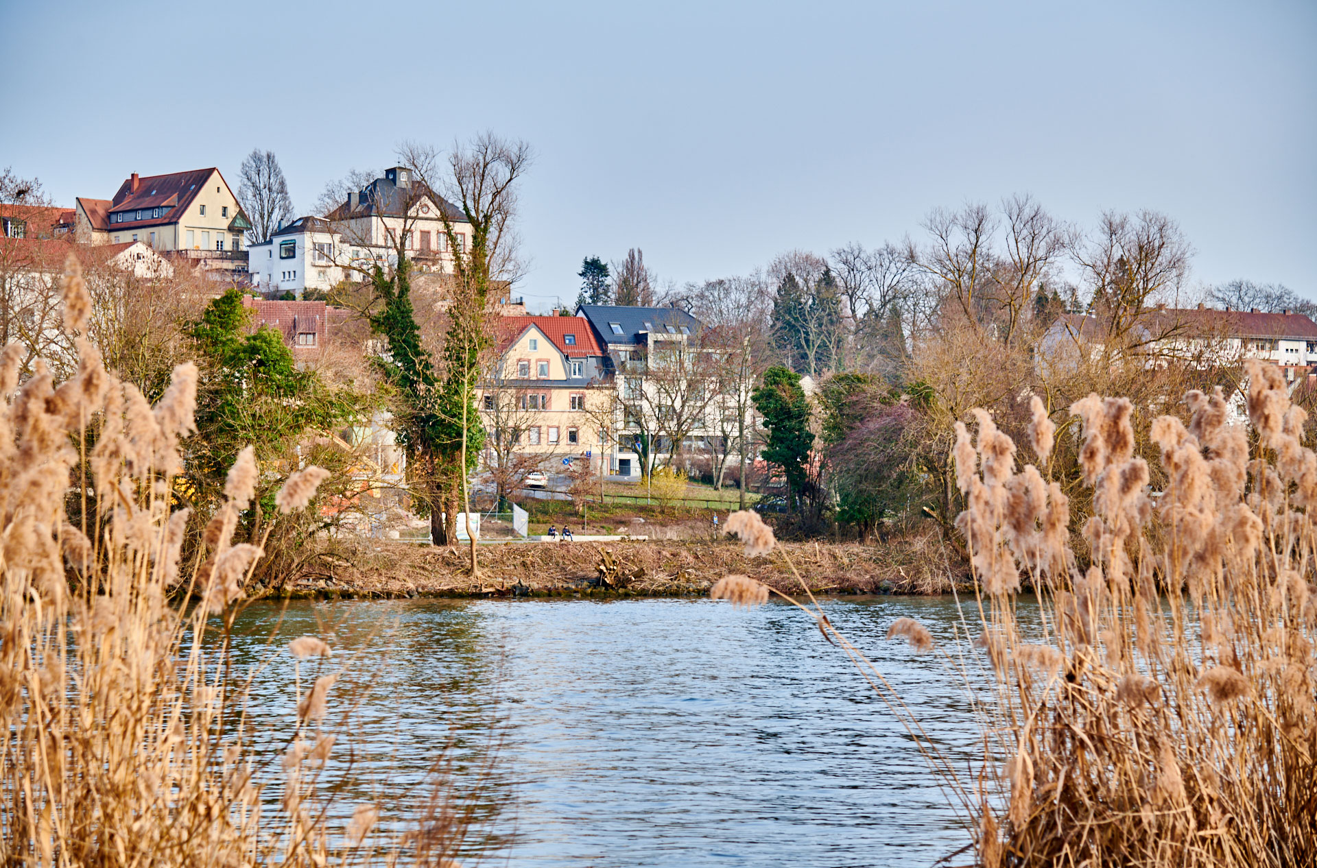 Blick vom Volksfestplatz Richtung Schlossufer (Blickrichtung Stiftsberg über die obere, kleinere Sichtschneise) ©Thomas Göttemann
