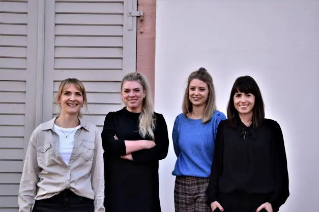 Die Macherinnen der »Hallo Aschaffenburg«-App: Regina Stürmer, Clara Leibfried, Claudia Beck, Miriam Müller; Foto: M. Seidel, Stadt Aschaffenburg
