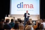  Bürgermeister und Digitalreferent der Stadt Aschaffenburg Eric Leiderer begrüßte die Teilnehmerinnen bei der Auftaktveranstaltung zur „Digitalen Manufaktur“. 