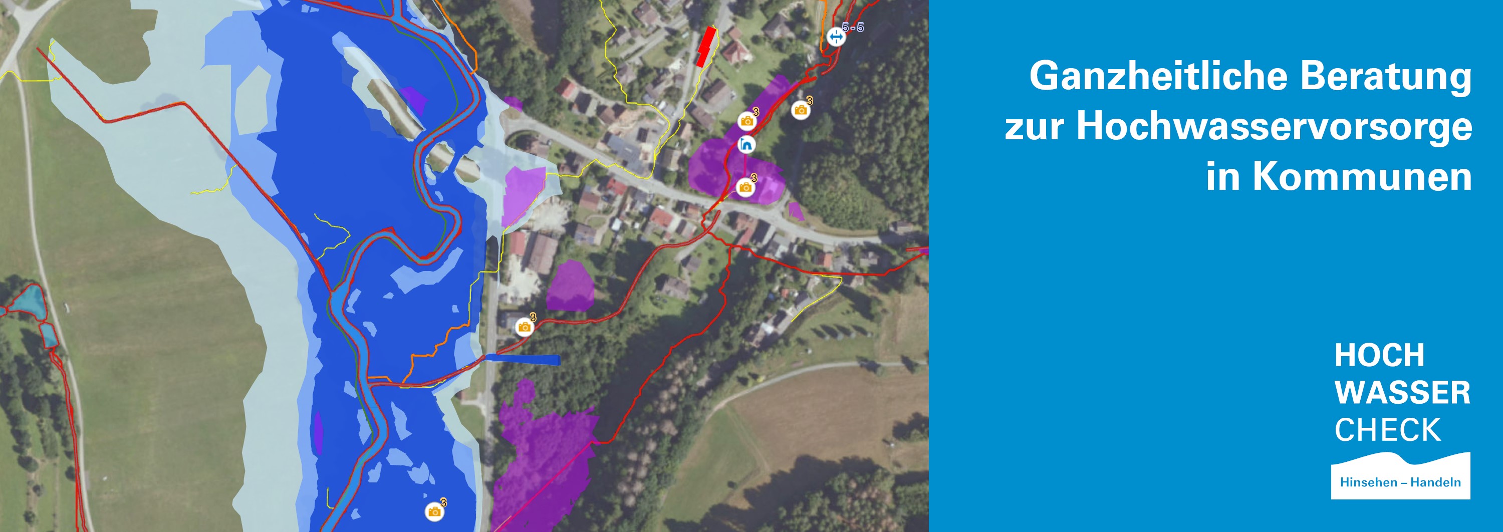 Logo HOCHWASSER-CHECK für Webveröffentlichungen in Farbe auf einem Kartenausschnitt des GIS-Portal mit aktivierten Layern der HiOS-Karten und Hochwassergefahrenkarten sowie fiktiv dokumentierten Verortungen von Ereignis- und Risikodokumentationen sowie Maßnahmen in einer Beispielkommune.