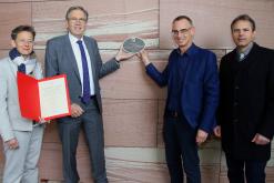 Preisverleihung, Übergabe der Plakette
