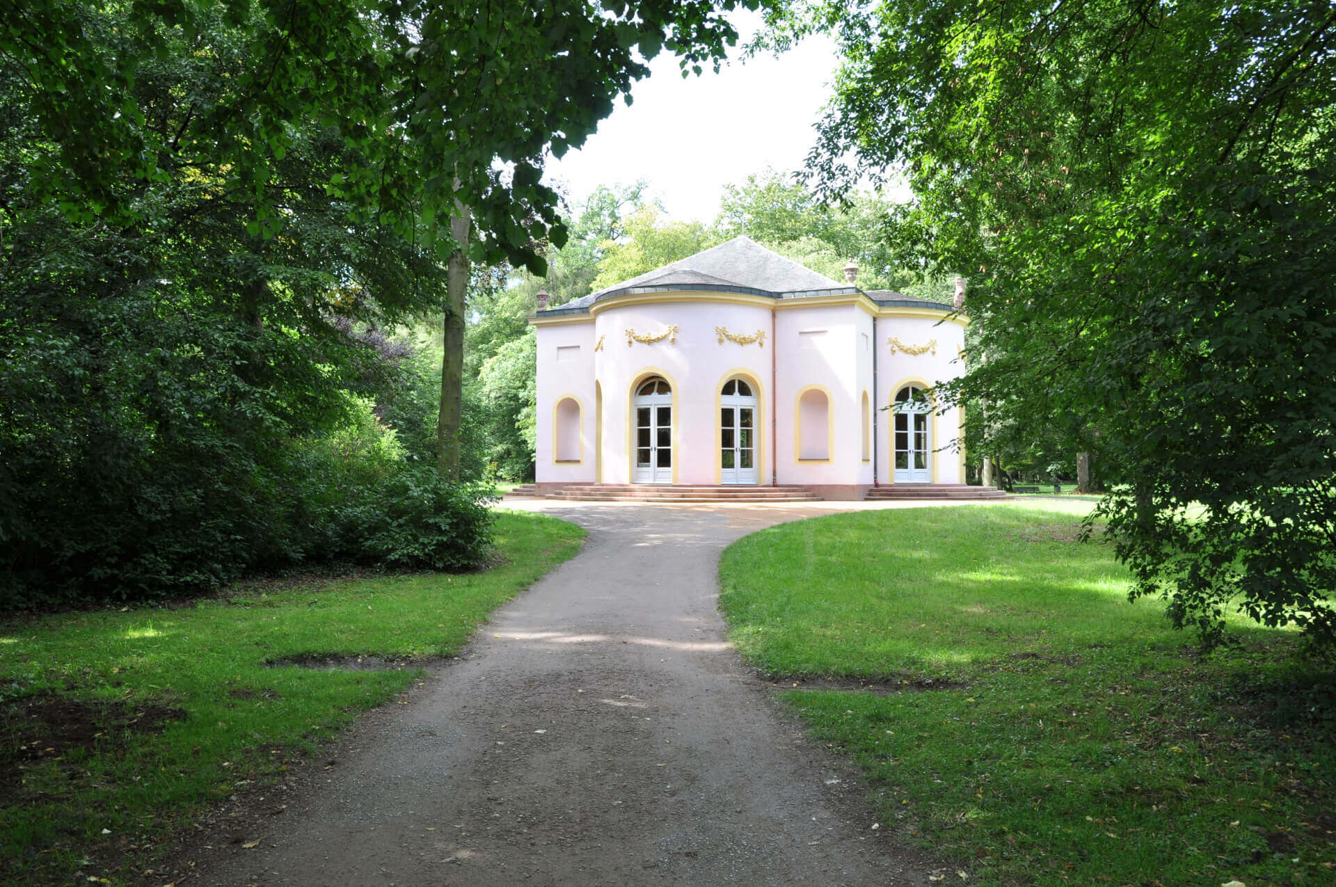 (c)Bayerische Schlösserverwaltung Festsaal Park Schönbusch
