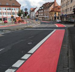 Foto der Schillerstraße mit der neuen Markierung