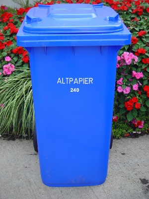 Foto Altpapiertonne