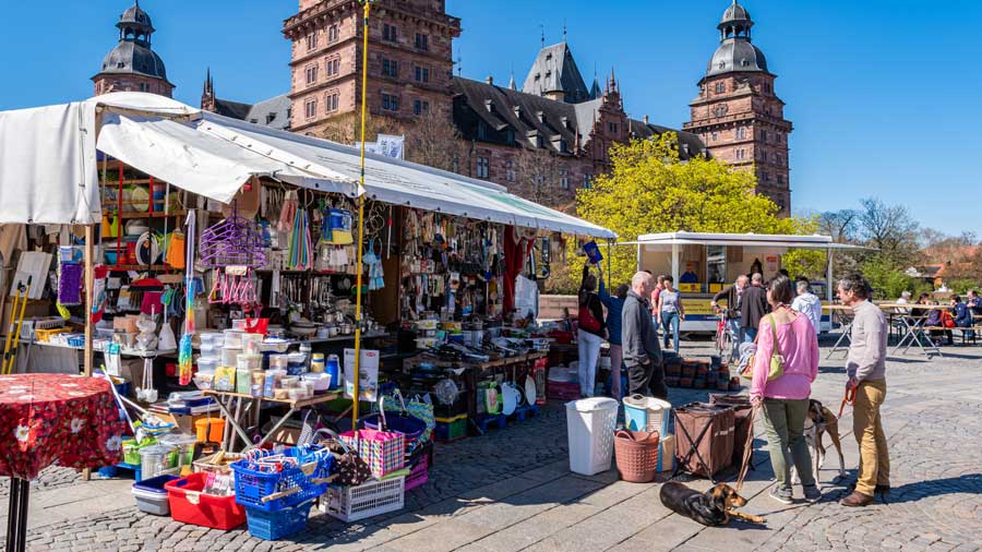 Jahrmarkt auf dem Schlossplatz (Foto: Till Benzin)
