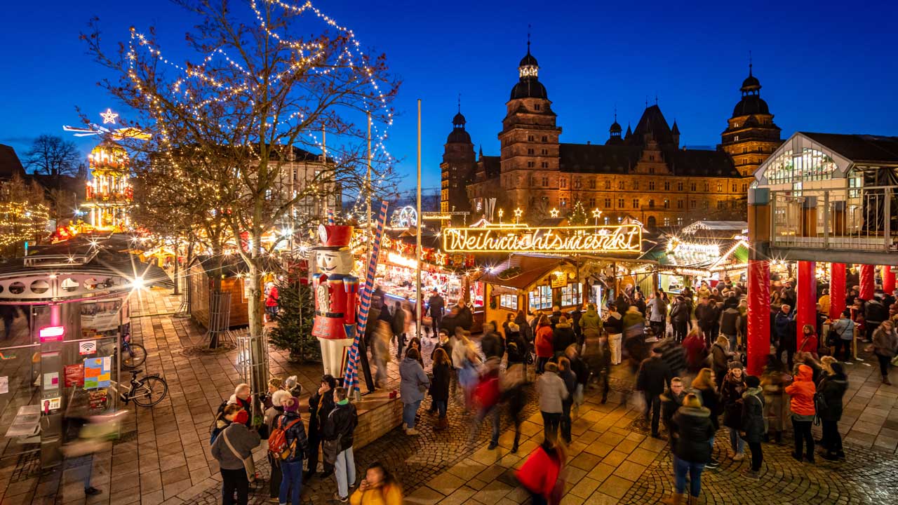 Weihnachtsmarkt am Schloss Weihnachtsmarkt am Schloss, Aschaffenburg (Foto: Till Benzin)
