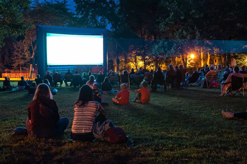 Open-Air-Kino im Park Schöntal (Foto: Till Benzin) Open-Air-Kino im Park Schöntal (Foto: Till Benzin)