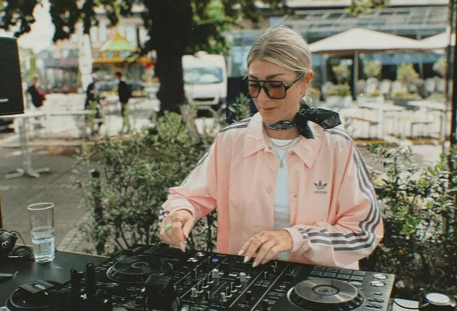 DJane JULEZ