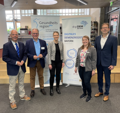  Gruppenfoto bei der Eröffnung