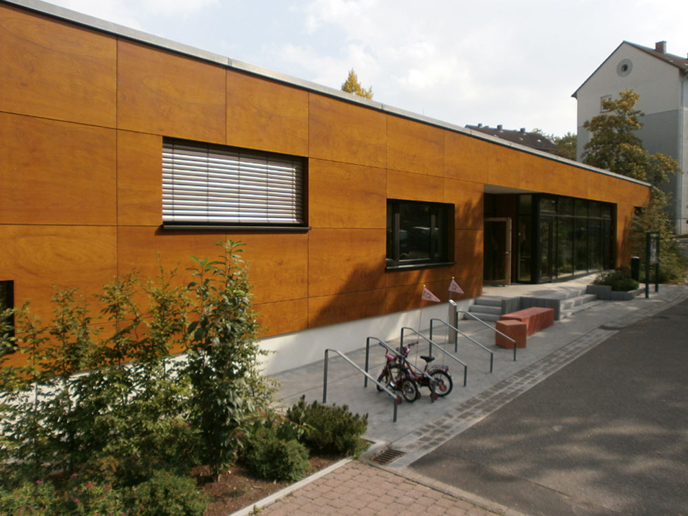 Außenansicht des Familienstützpunktes Hefner-Alteneck