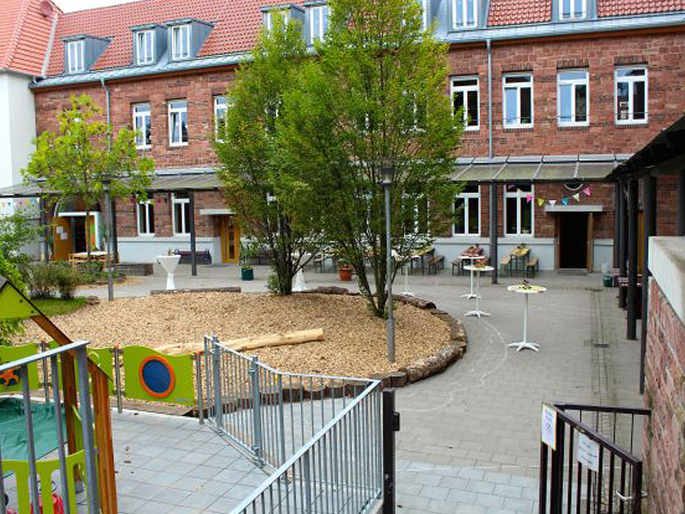 Blick in den Hofbereich des Familienstützpunktes Innenstadt