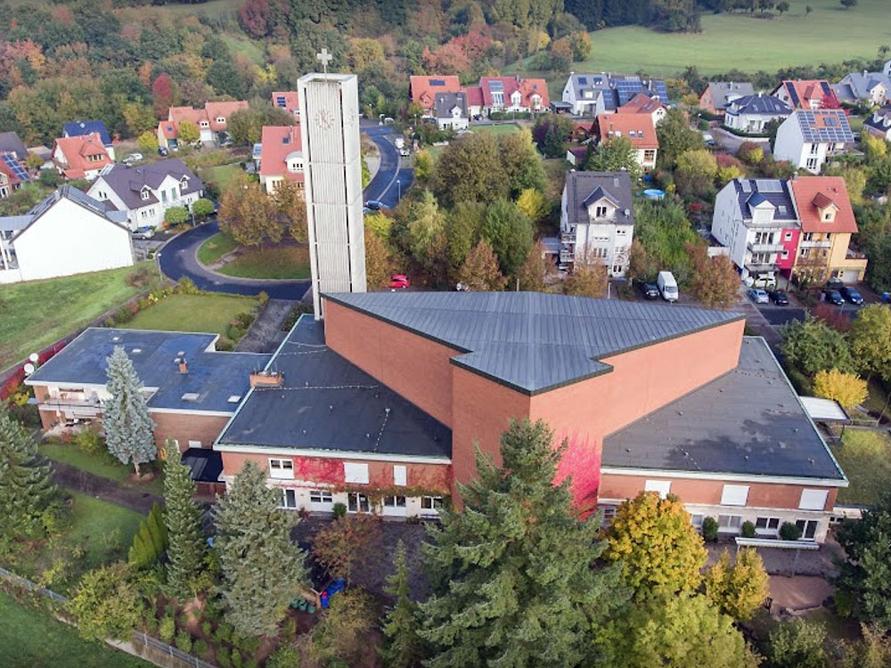 Luftaufnahme der Familienunterstützenden Einrichtung St. Matthäus in Gailbach