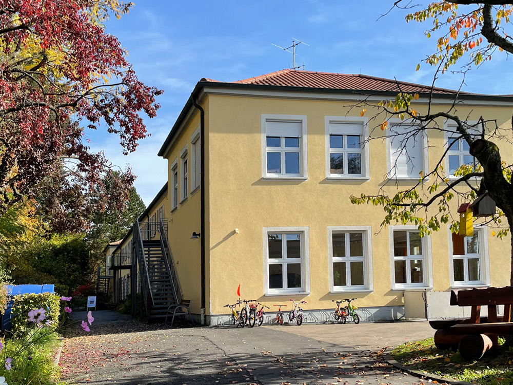 Außenansicht des Familienstützpunktes Schweinheim