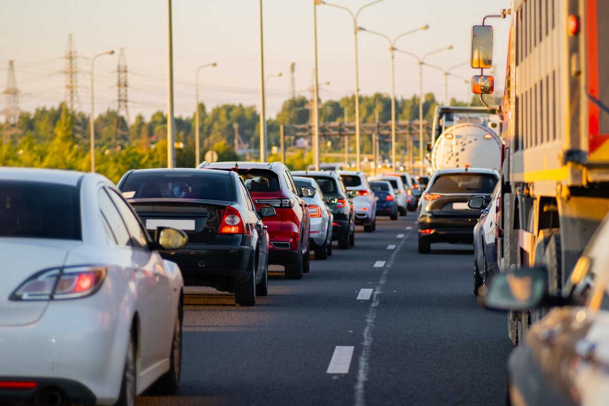 Autos im stockenden Verkehr