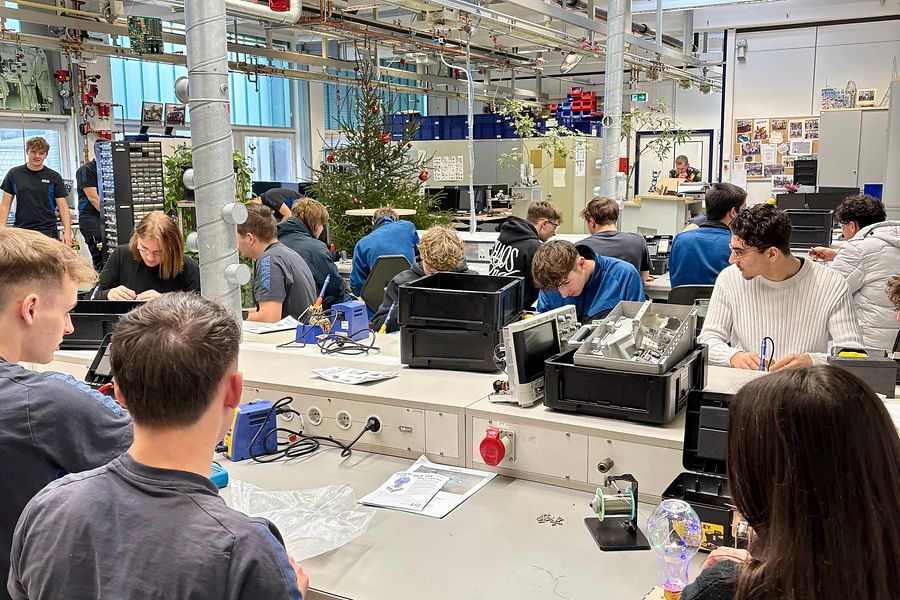 Exkursion der Georg-Keimel-Mittelschule mit der IHK Aschaffenburg bei WIKA