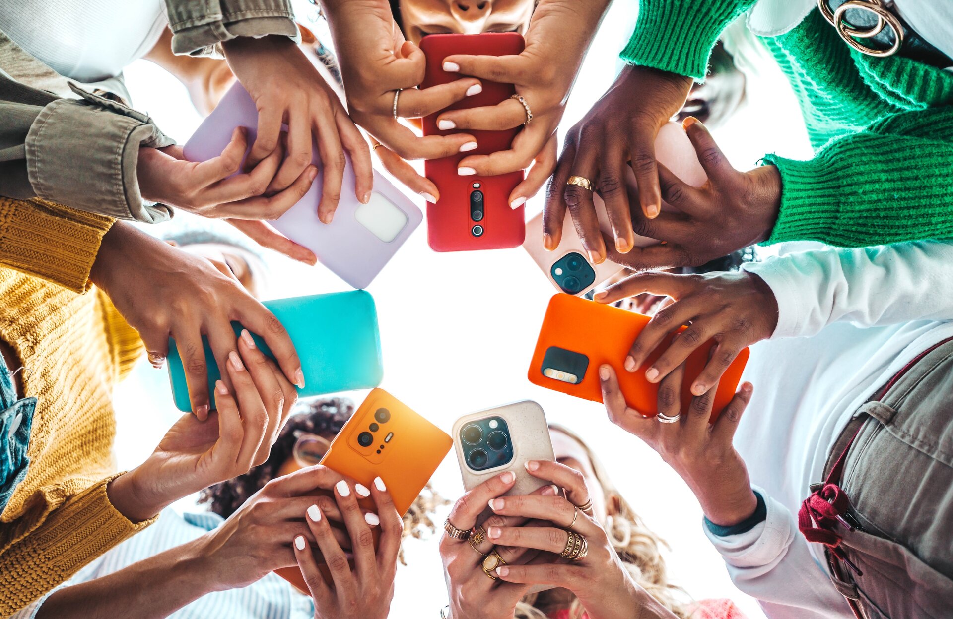 Menschen mit Handys